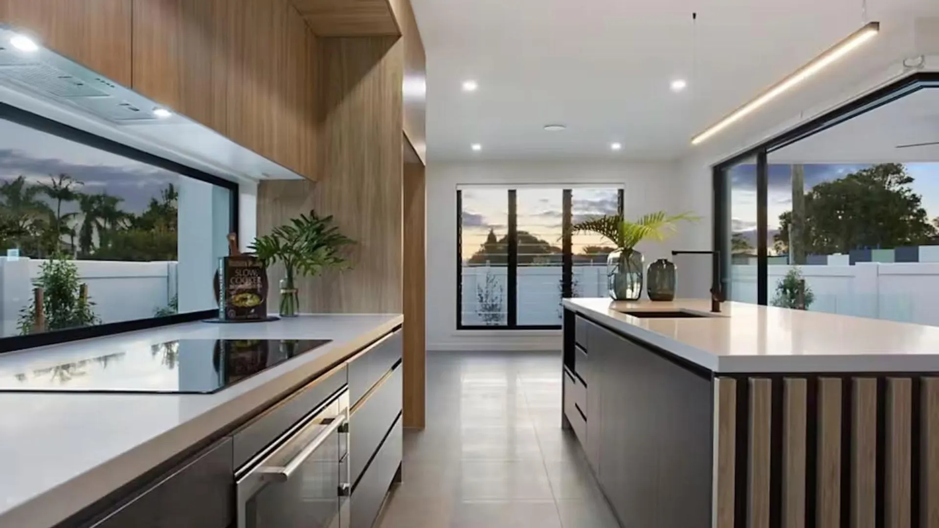 Luxe Capri Villa Heated Pool 850M To The Beach Gold Coast Vakantiehuis